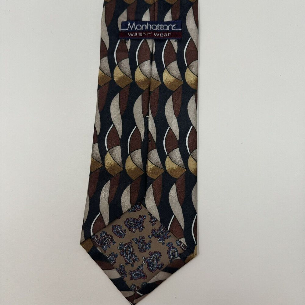 Manhattan‎ Wash N' Wear Black Gold Geometric Polyester Neck Tie L 56 1/2" W 4" - Picture 2 of 4